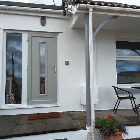 Contemporary One Bed Studio. Sea Views And Parking Уестуърд Хоу Екстериор снимка