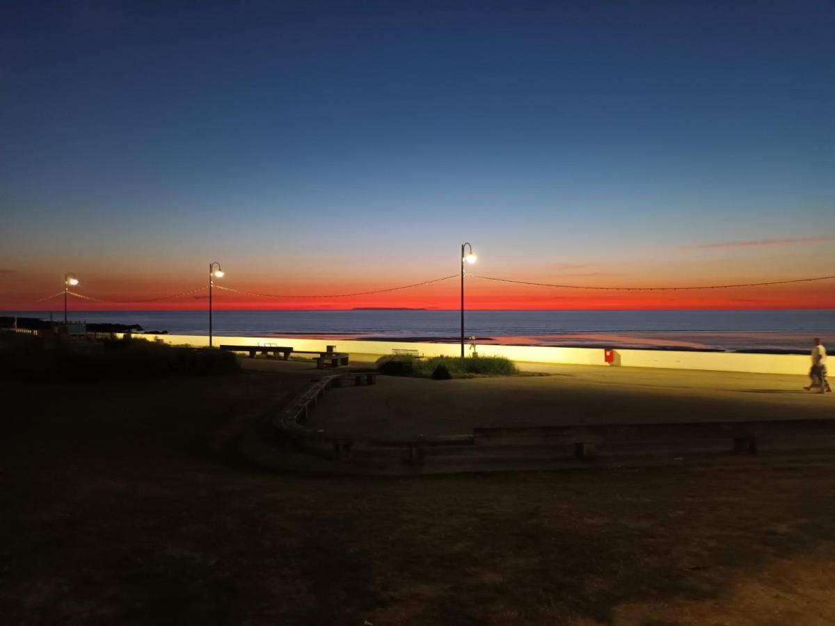 Contemporary One Bed Studio. Sea Views And Parking Уестуърд Хоу Екстериор снимка