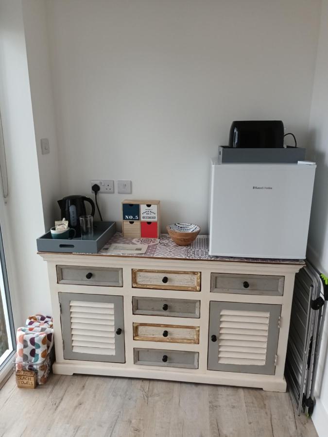 Contemporary One Bed Studio. Sea Views And Parking Уестуърд Хоу Екстериор снимка